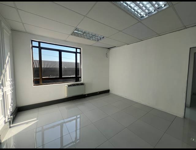 188M² OFFICE TO LET IN HYDE PARK